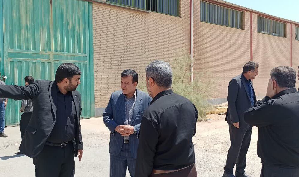 بازدید مدیرکل تعاون، کار و رفاه اجتماعی استان از شرکت انبارهای گمرک غرب و لزوم توجه به توسعه اقتصادی استان قم